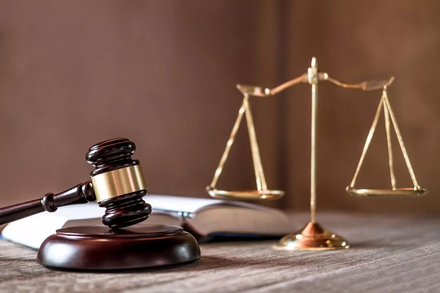 وکیل پایه یک دادگستری امین کاظمی در شیراز